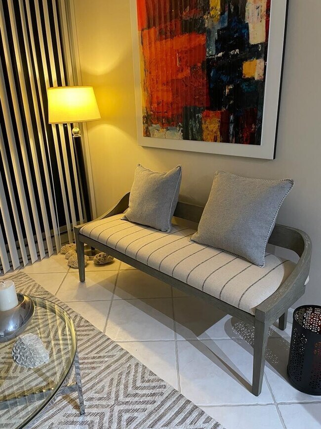 Building Photo - 525 N Ocean Blvd