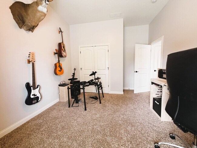 Building Photo - 8123 Autumn Dr