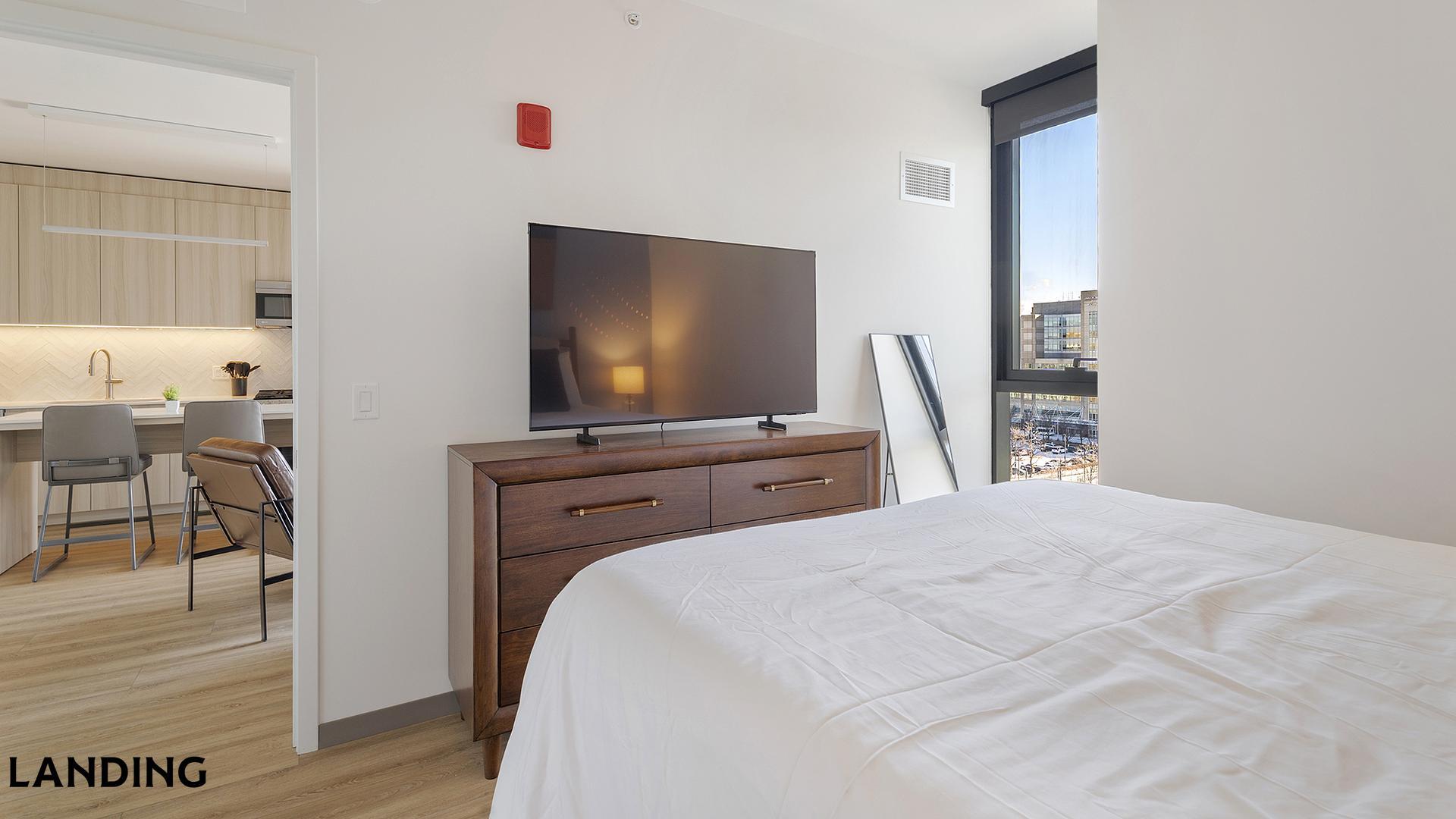 Building Photo - 513 S Damen Ave