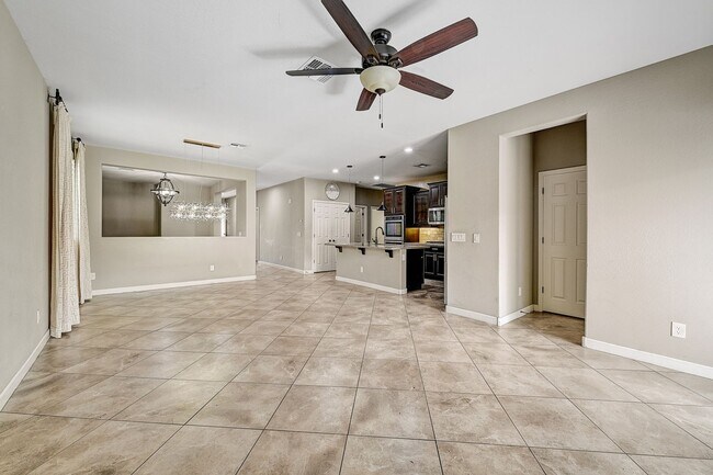 Building Photo - 3631 E Sophie Ln