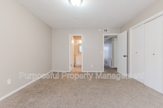 Building Photo - 6814 Lancer Ln