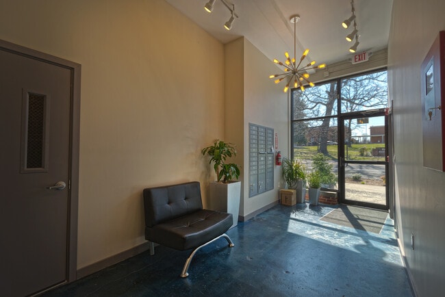 Building Photo - 631 Campbell Ave LLC - Residential