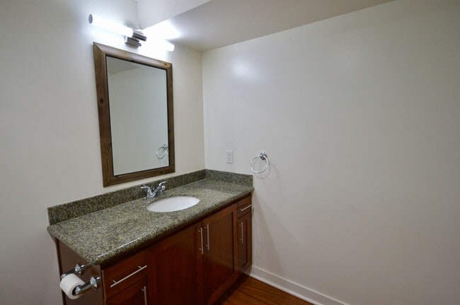 Building Photo - Beautiful 2 Bedroom Apartment in Long Beac...