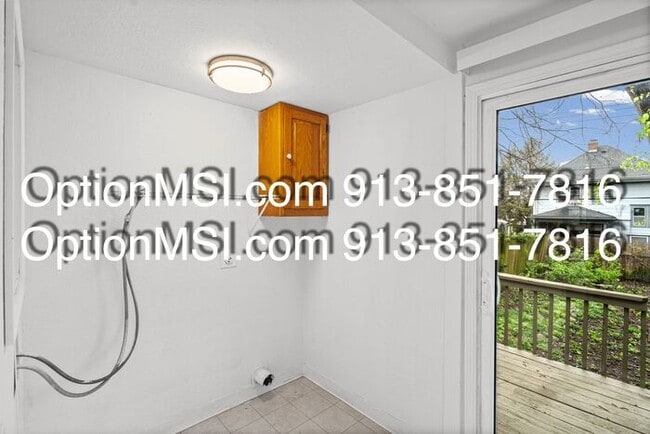 Building Photo - West Plaza!!!