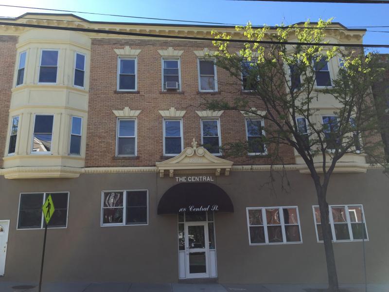 Building Photo - 108 Central St