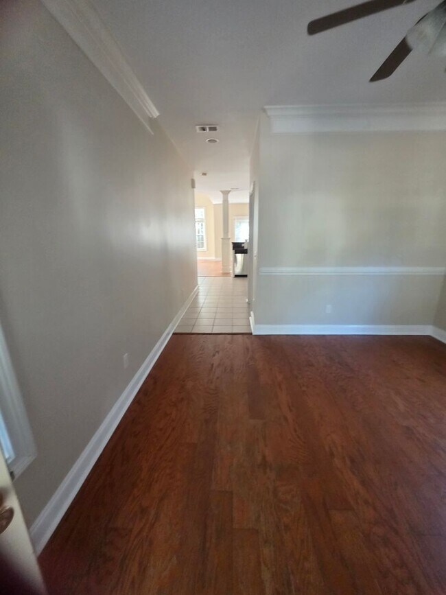 Building Photo - Oakview