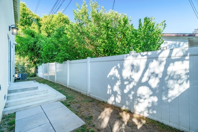 Building Photo - 11338 Barman Ave