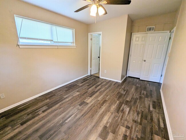 Building Photo - 9 Gentian Dr