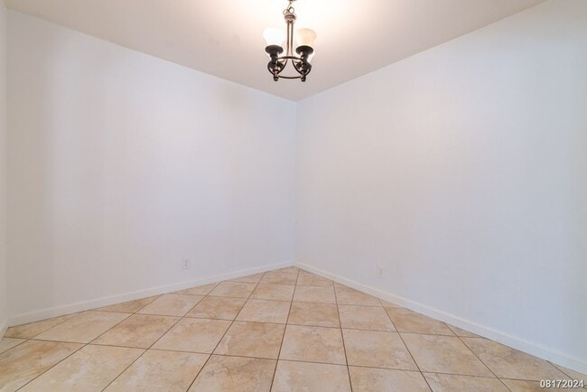 Building Photo - LARGE and SPACIOUS 3bd/3ba/2pkg (SEA COUNTRY) $3900