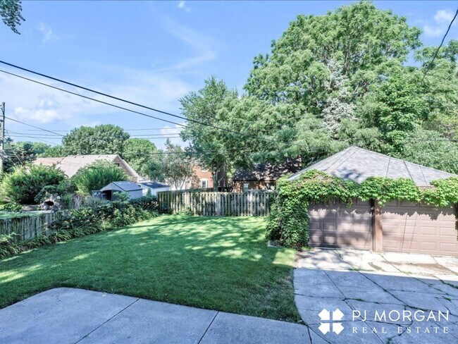 Building Photo - 2 bedroom duplex for rent in Midtown!