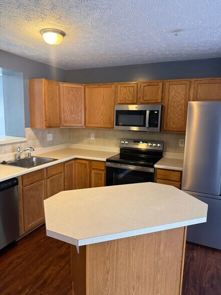 Building Photo - 2035 Amber Way