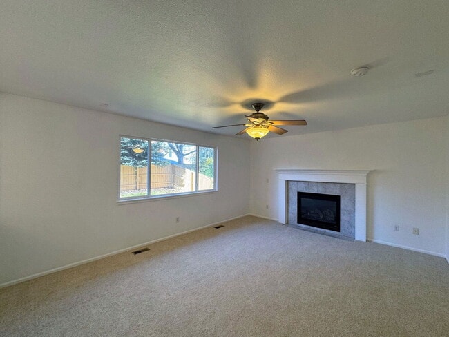 Building Photo - 4788 Laurelglen Ln