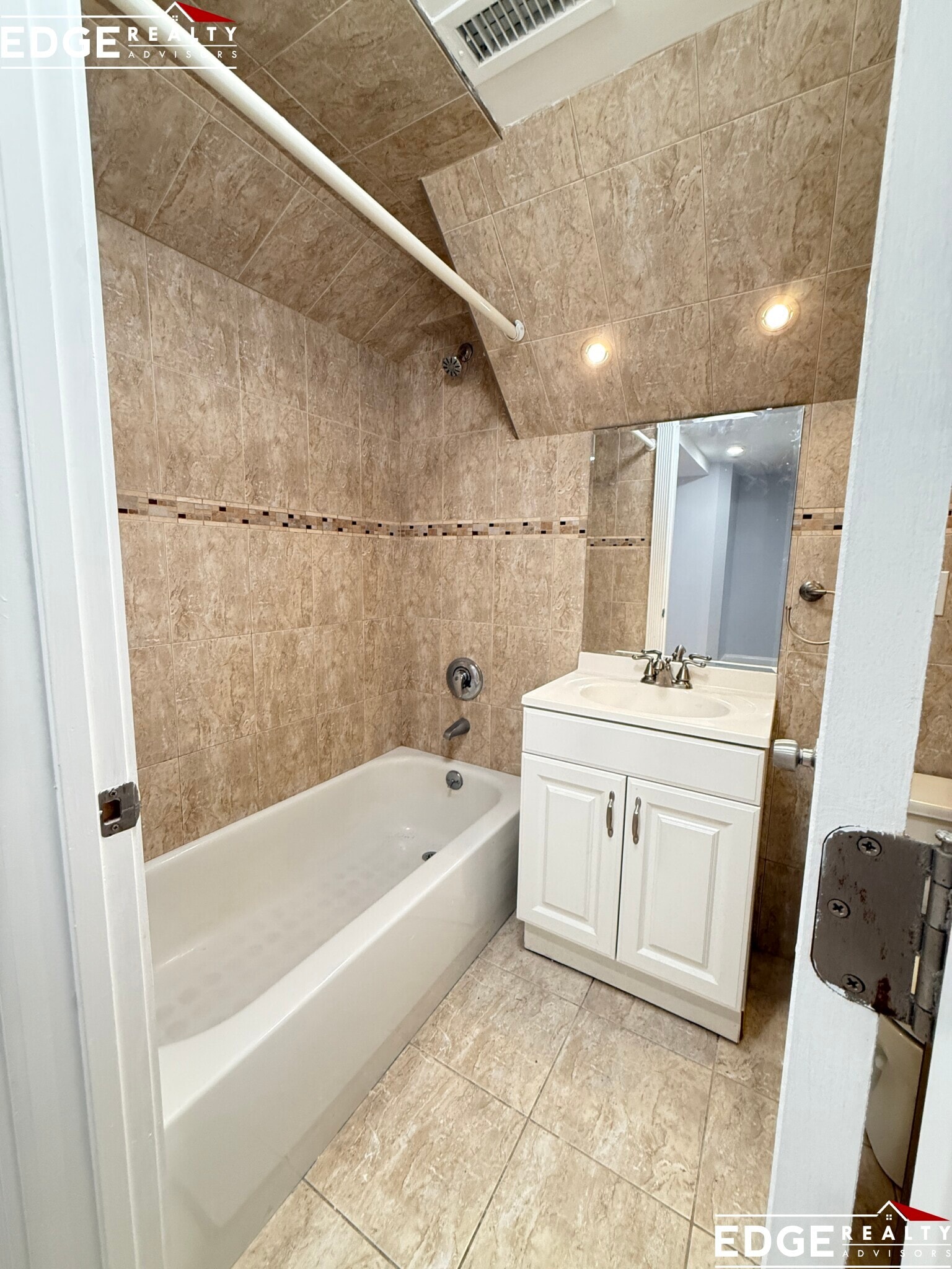 Building Photo - 7 Delaware Pl