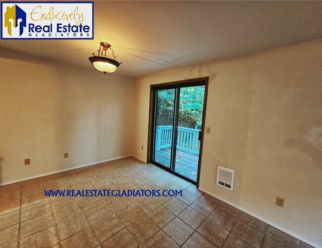 Building Photo - 4 Bed 2.5 Pet Friendly Home in Wilderness Rim