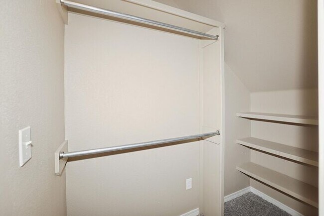 Building Photo - 7403 Kodiak Ave