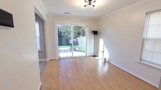 Building Photo - 12576 Mirkwood Ln