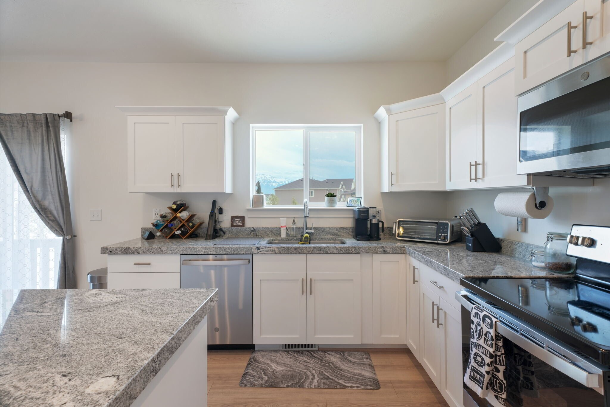 Building Photo - 7192 N Silver Spring Way