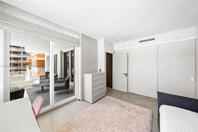 Building Photo - 785 Crandon Blvd