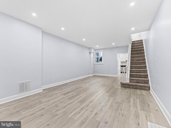 Building Photo - 1839 E Clementine St