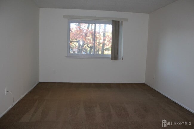 Building Photo - 820 Edison Glen Terrace