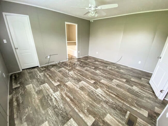 Building Photo - Bright & Spacious 3-Bed, 2-Bath Mobile Hom...