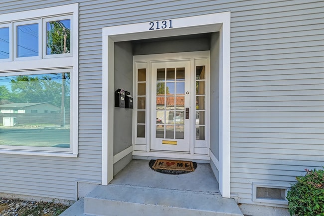 Building Photo - Renovated Duplex unit in the heart of Elmh...