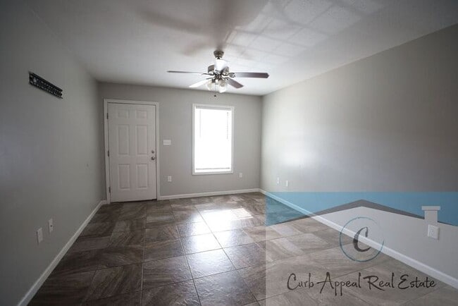 Building Photo - Spacious 2 bed /2 full bath apt
