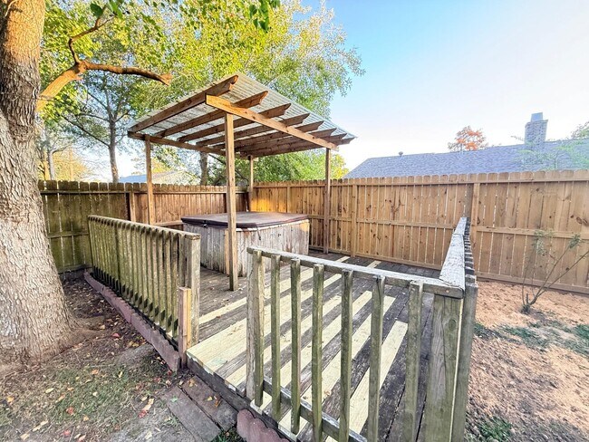 Building Photo - 16214 Dunmoor Dr