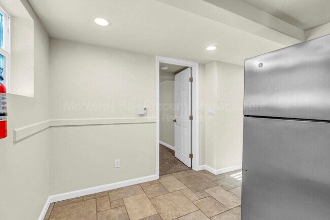 Building Photo - 671 Mermaid Ave