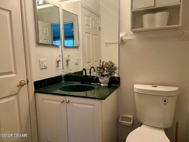 Building Photo - 129 Blue Heron Dr