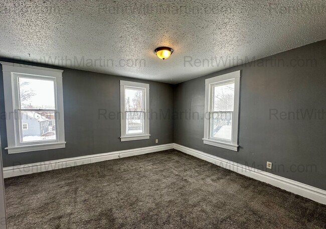 Building Photo - 910 Mulberry St