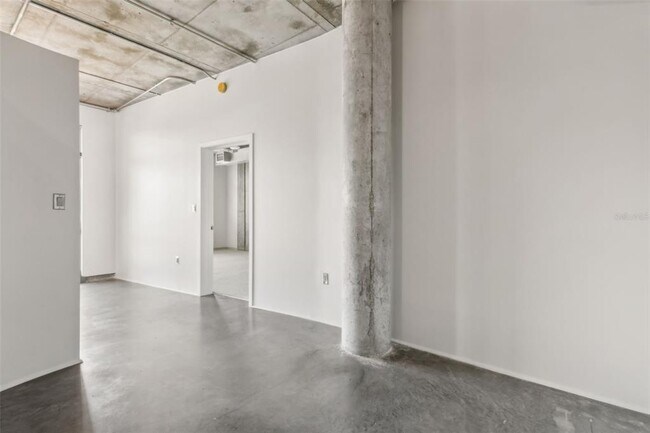 Building Photo - 10 N Summerlin Ave
