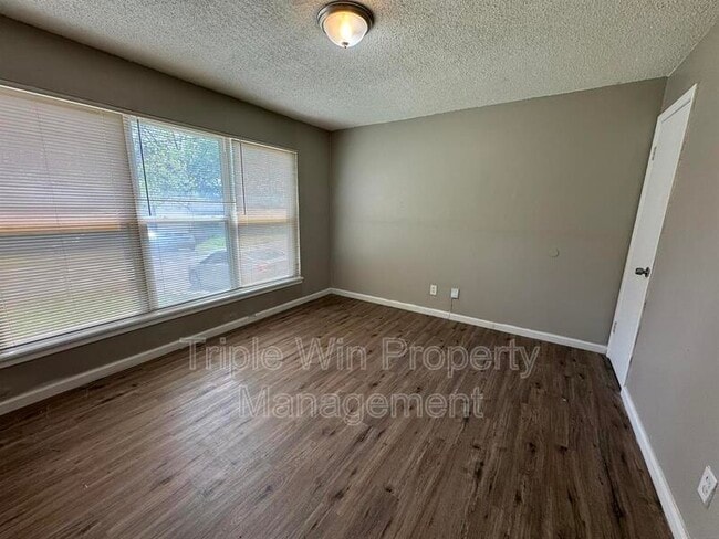 Building Photo - 9609 Winkler Dr