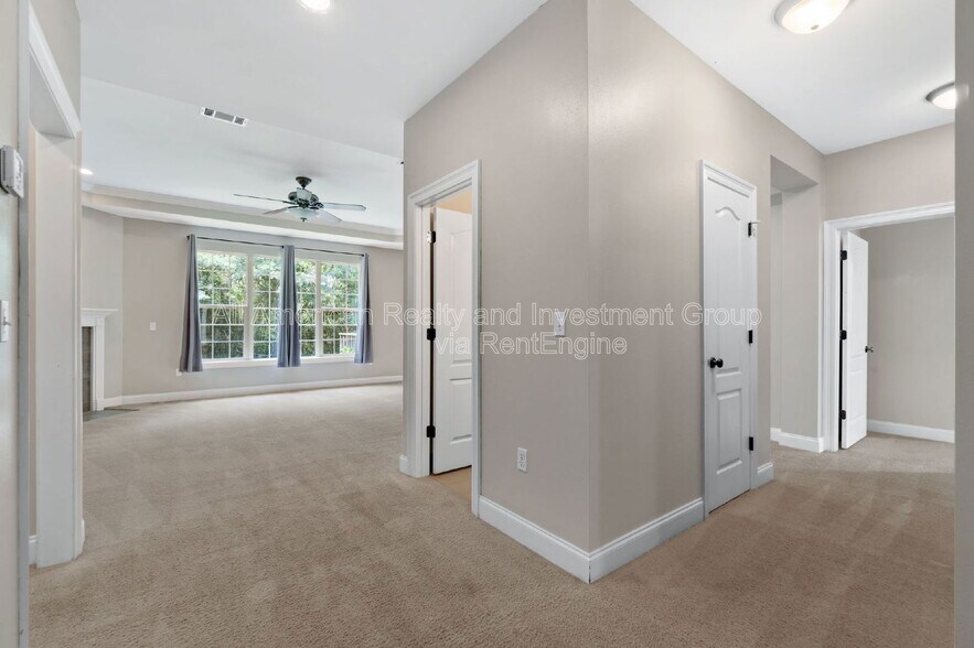 Building Photo - 130 Alicia Dr