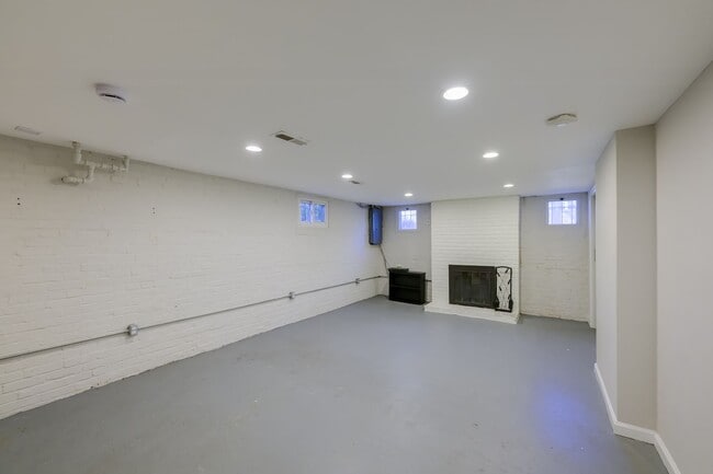 Building Photo - Modern End-Unit Townhome with Garage + Outdoor Space in SE DC