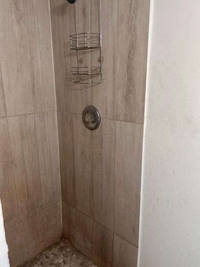 Building Photo - 1214 Highview Rd