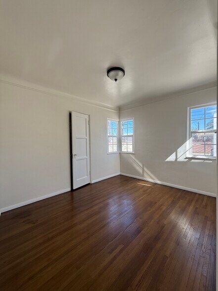 Building Photo - 5854 Arlington Ave