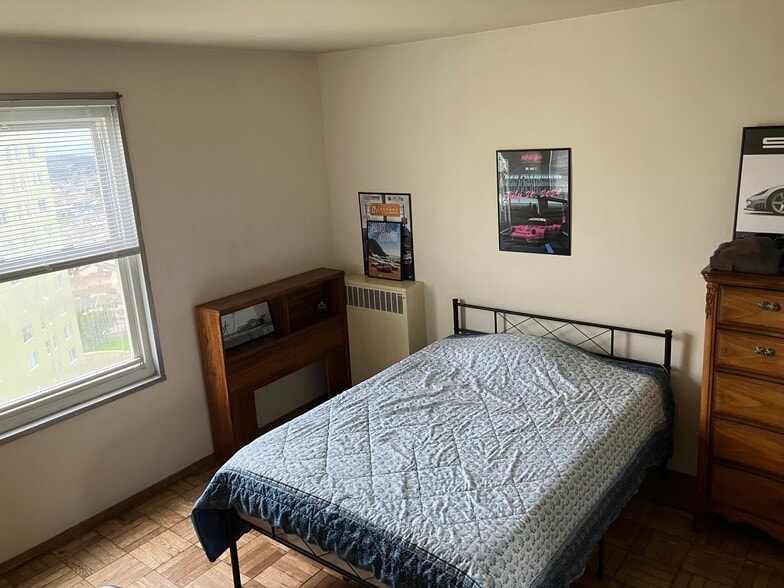 Double bed - 55 Chumasero Dr