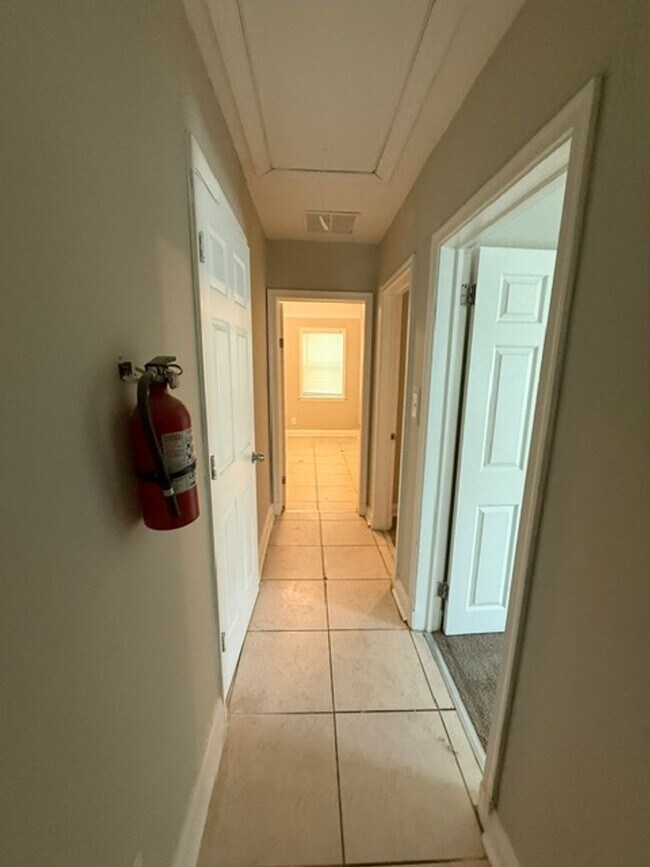Building Photo - Spacious Home for Rent! W/D! Partially Finished Basement! Available Now!