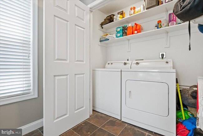 Building Photo - 2819 Summerfield Rd