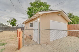 Building Photo - Remodeled 1 Bed with Private Yard & Parking – Don’t Miss This!