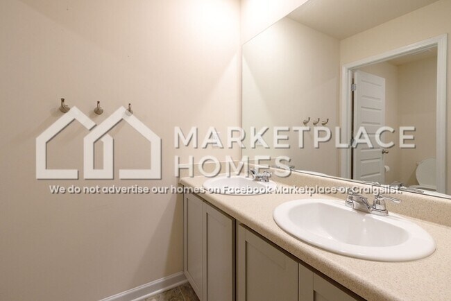 Building Photo - 559 Post Oak Ln