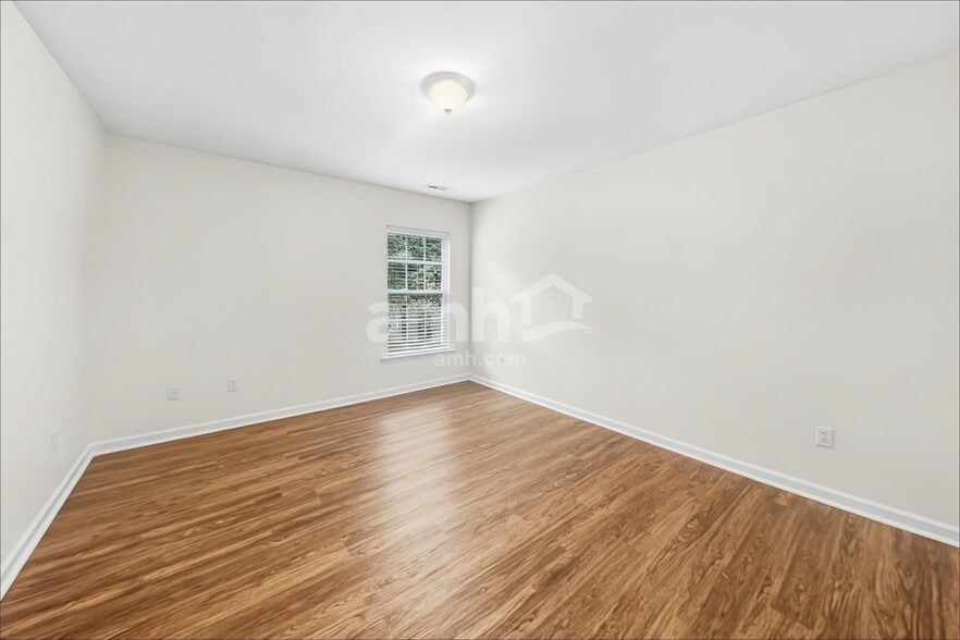 Building Photo - 1 Woodvine Way