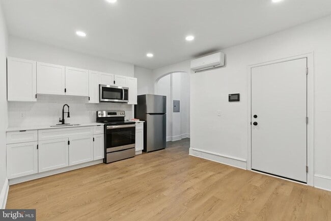 Building Photo - 1217 N 28th St