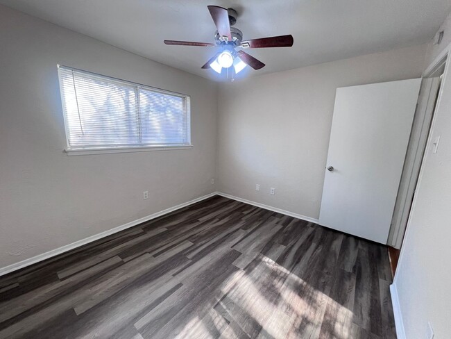Building Photo - 4 Bedroom 2 Bathroom in Northwest Houston ...