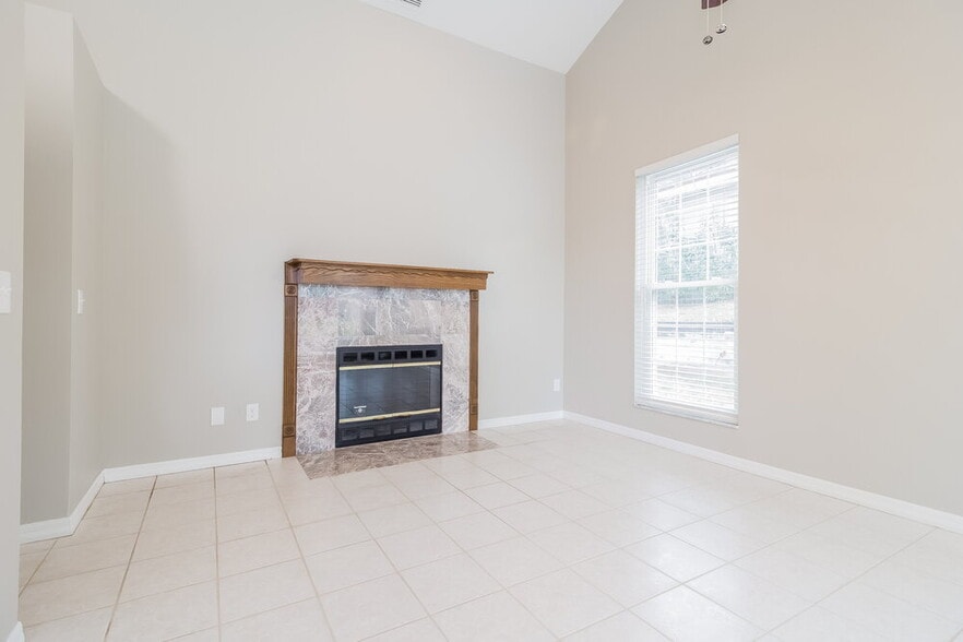 Building Photo - 1230 Glenmore Dr