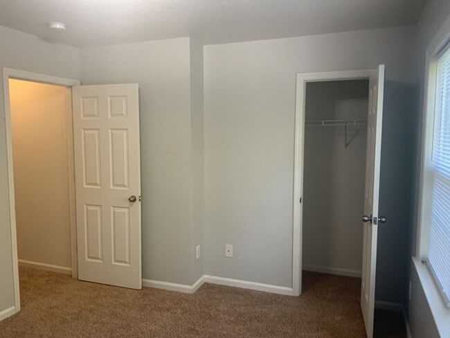 Building Photo - 27 E Doris Ave