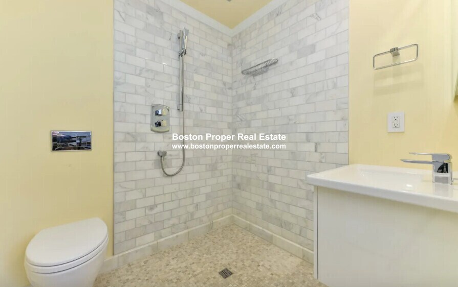 Building Photo - 214 Beacon St