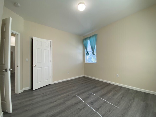 Building Photo - Charming 3-Bedroom, 2.5-Bath, 1,453 Sq. Ft...