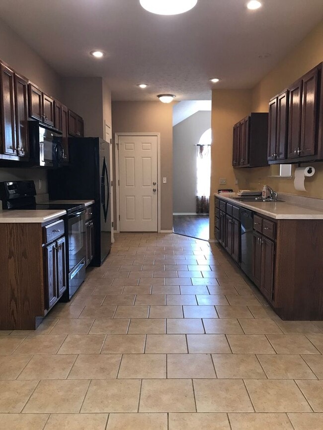 Building Photo - Executive Rental All Brick Home near South...